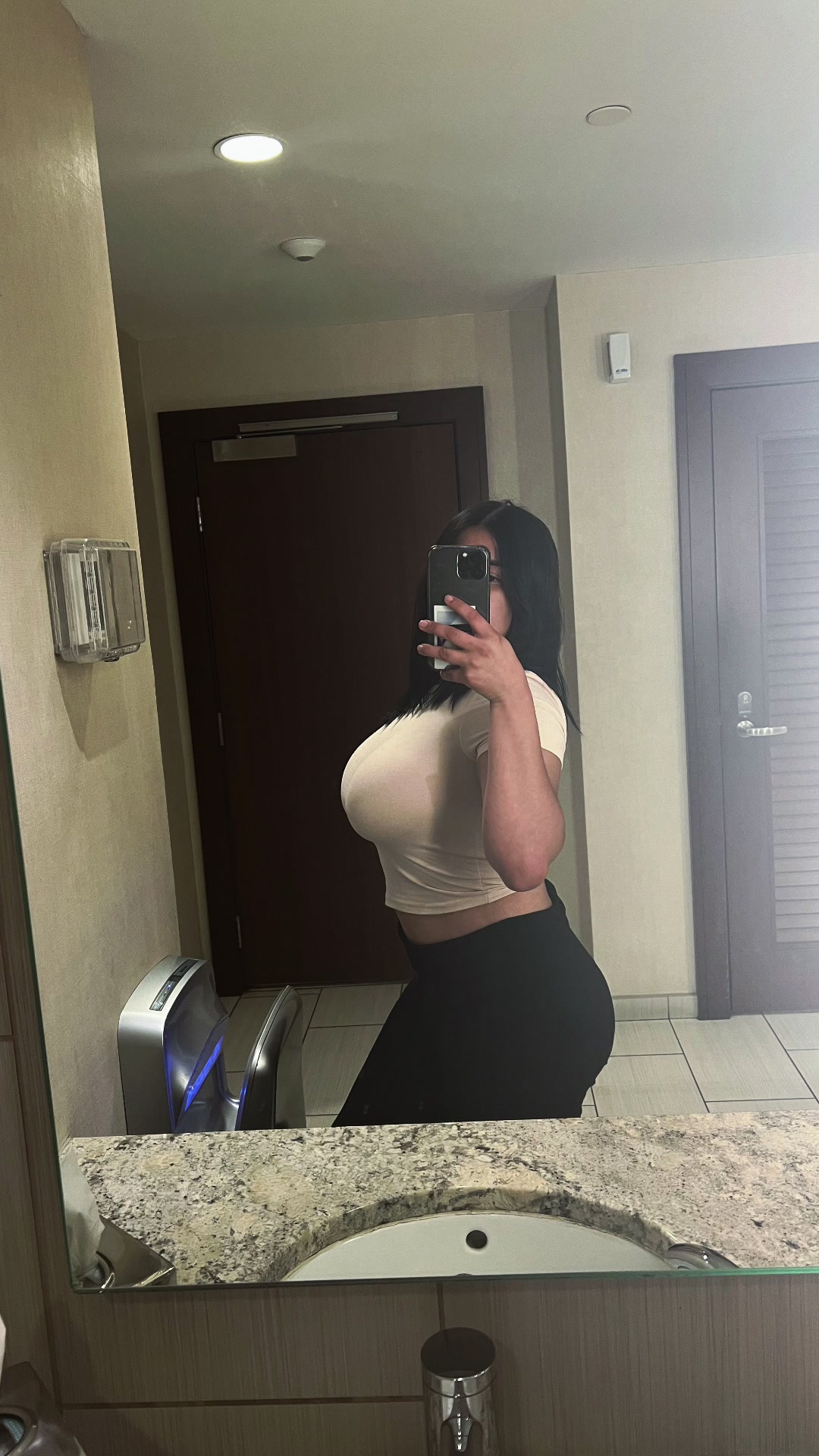 @Monica._.us