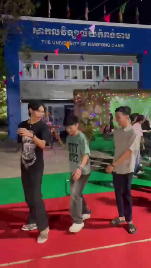 @ប្រុសស្អាត កំពង់ធំ