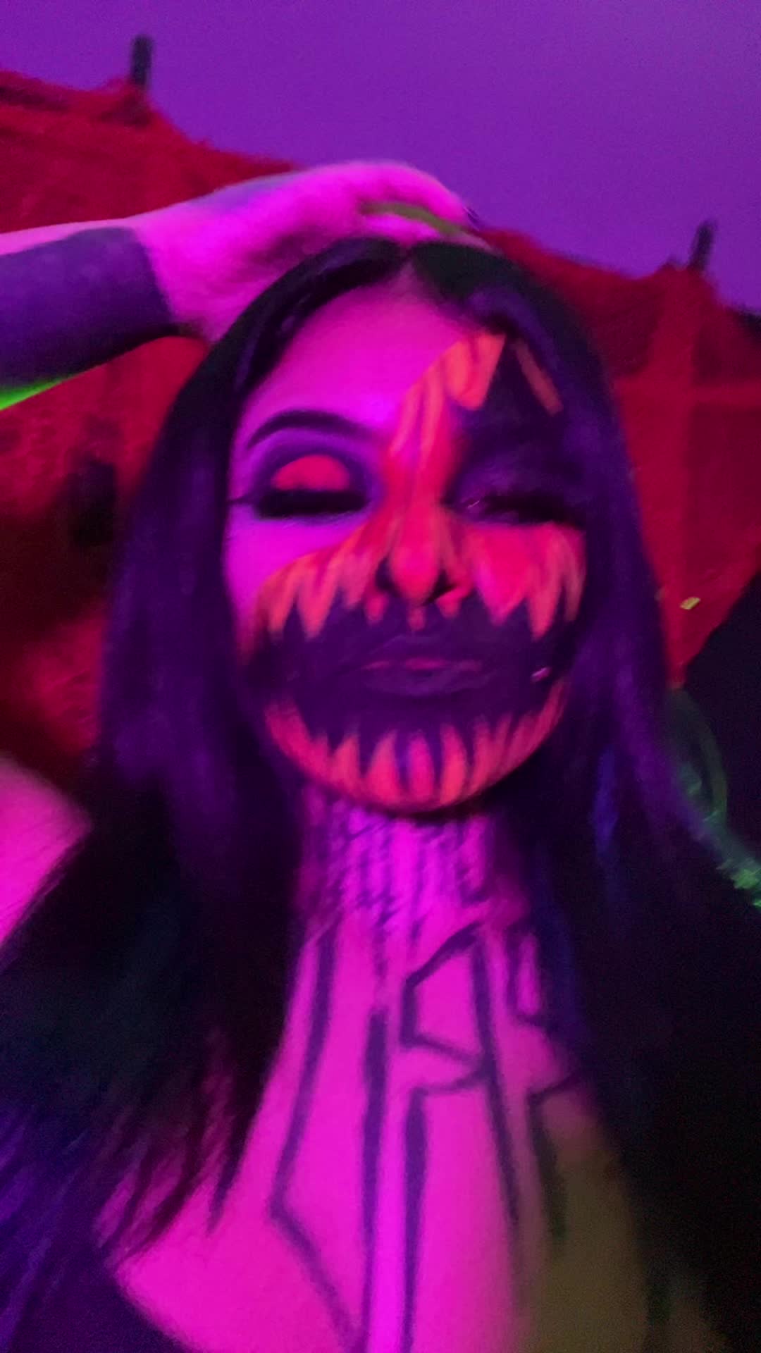 @FREAKSHOW KEEZH🦇