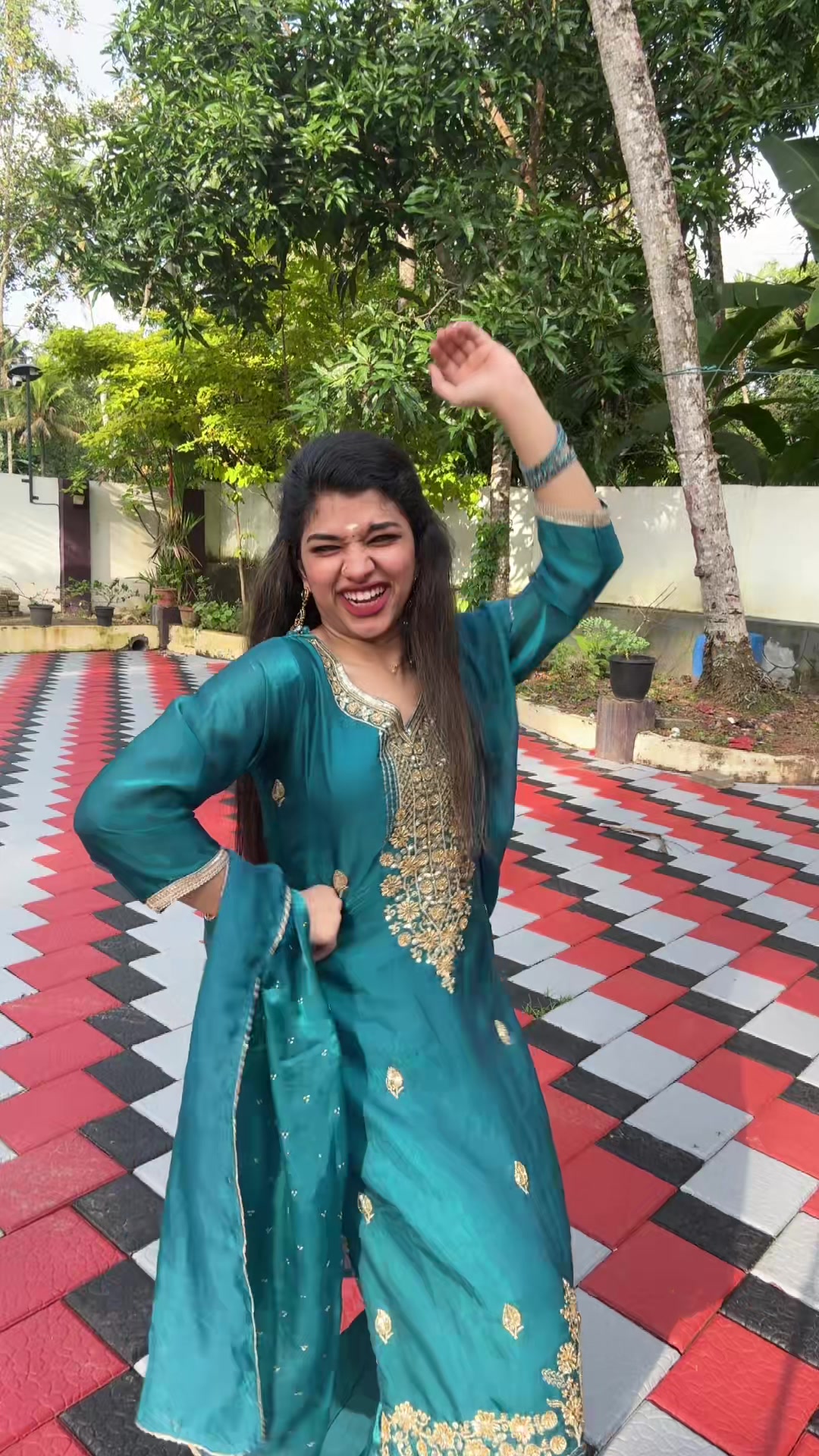 @MALAVIKA_ANILKUMAR