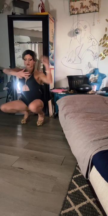 @itstinamonroe