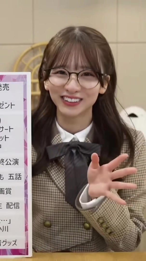 @何坂46 (Nanizaka46)