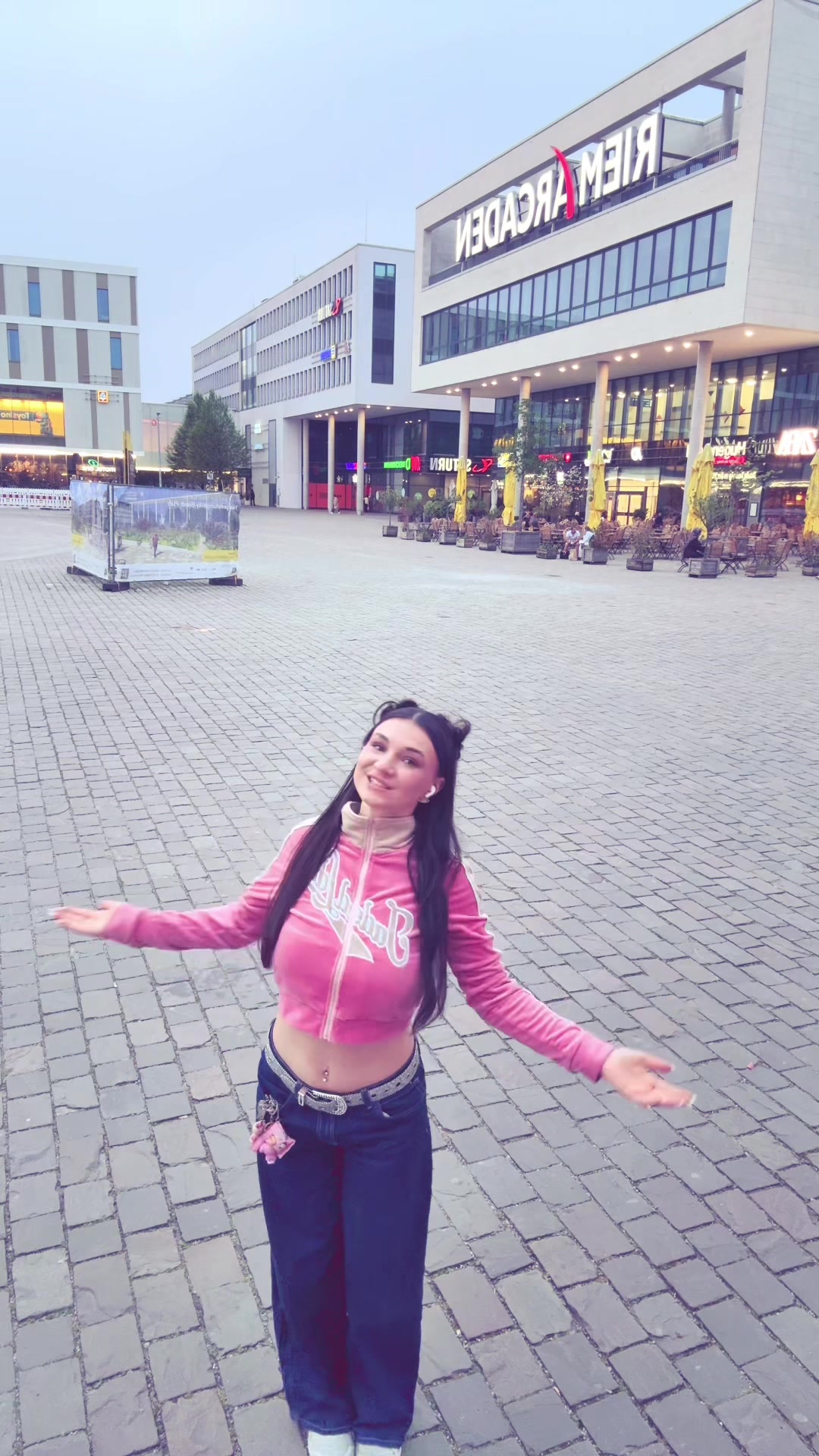 @Lili💌 | Flugbegleiterin
