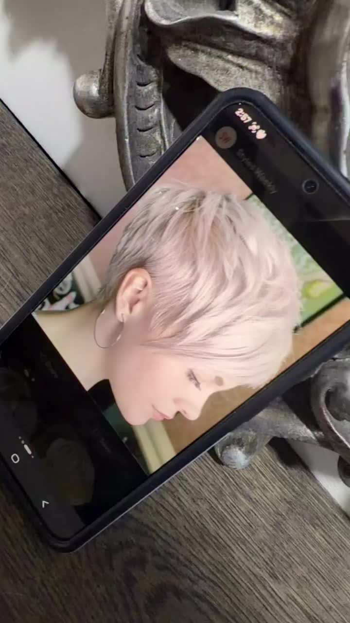 @Short Hair Cutting Specialist