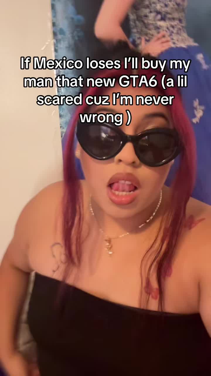 @Jazmin / Latina creator