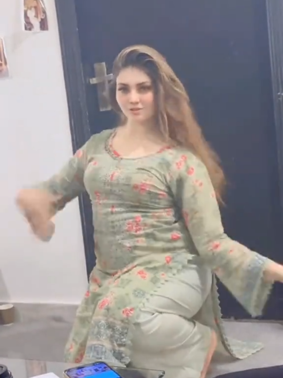 @ZOYA KHAN