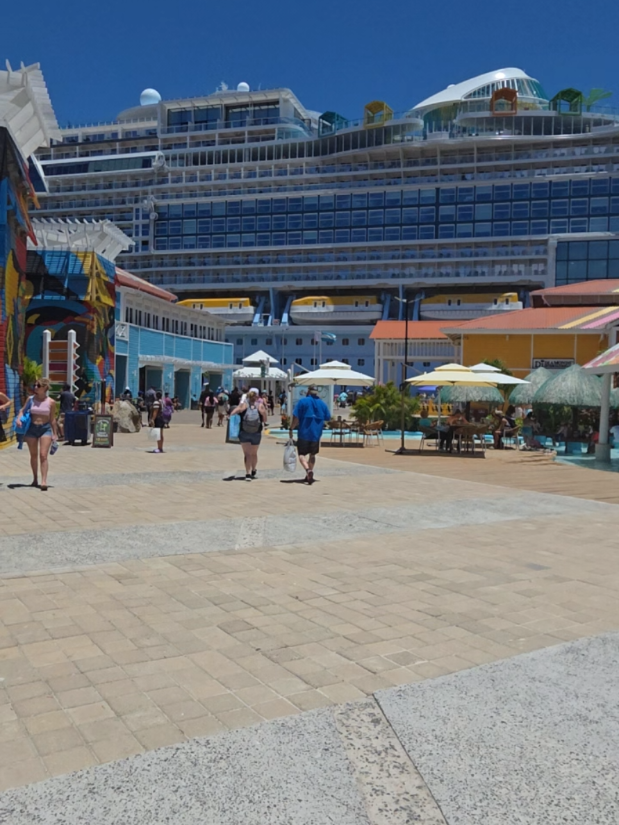 @Whit the Cruise Queen⚓️