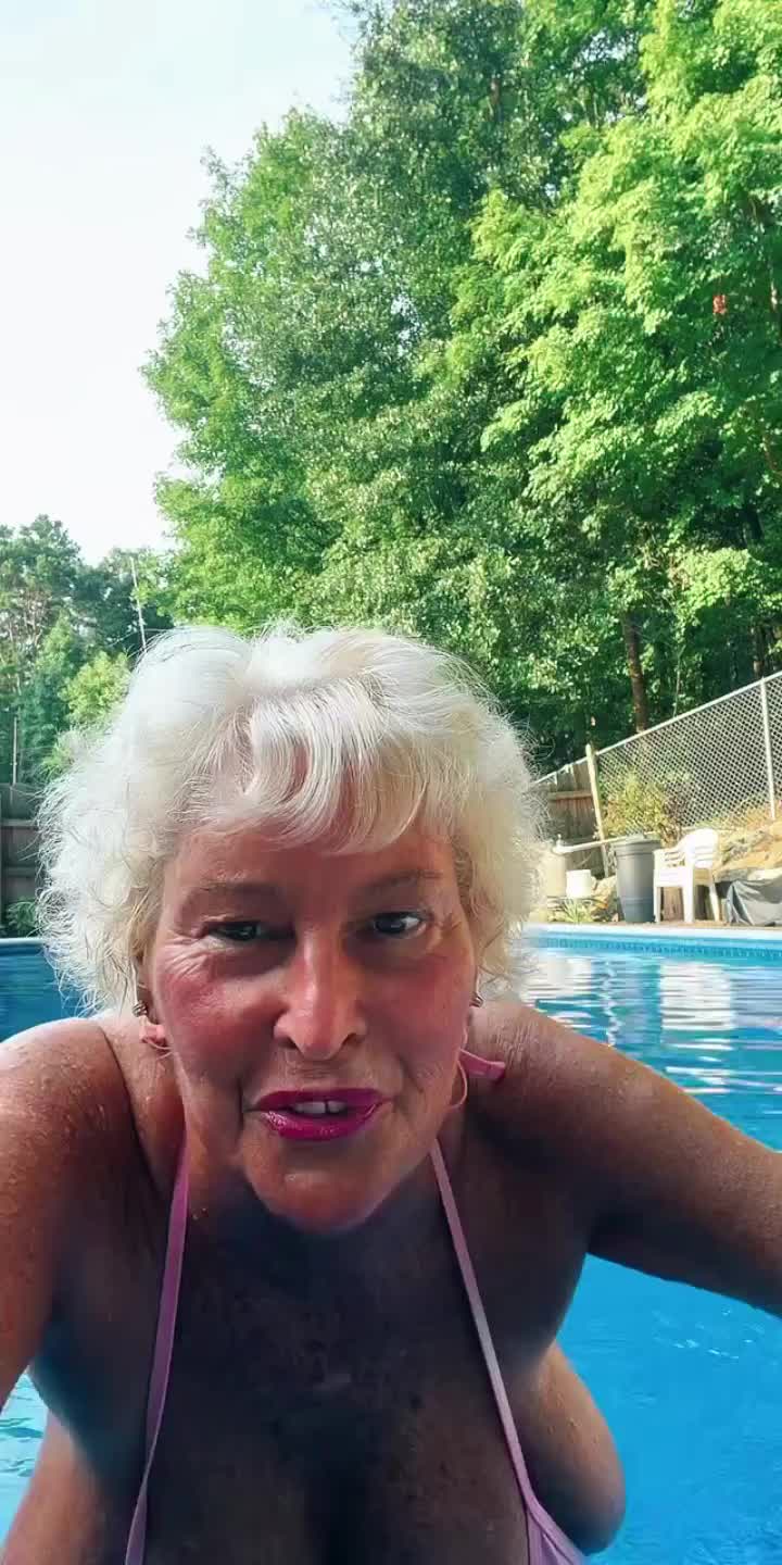 @Virtual_hotazzchick64