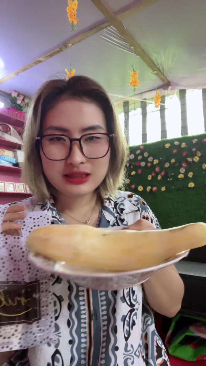 @👸 Thae 🧠 Su 👸(အမွှေစိန် 😘)