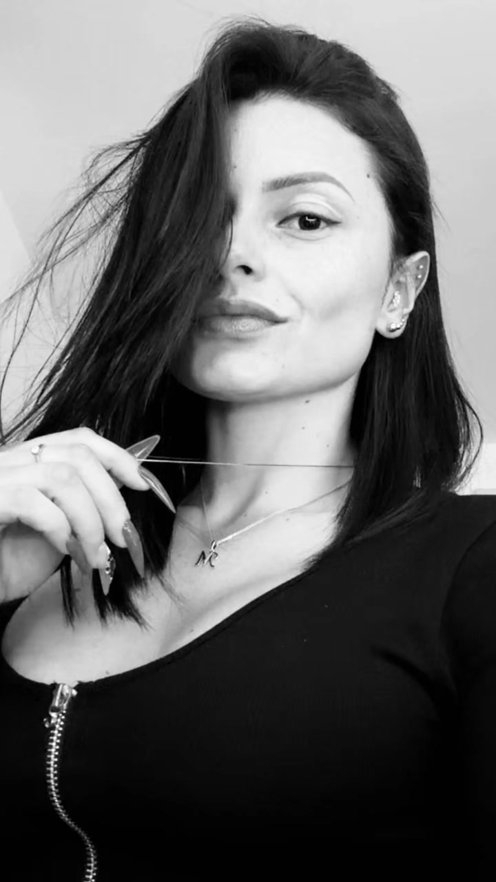 @M&oacute;nica