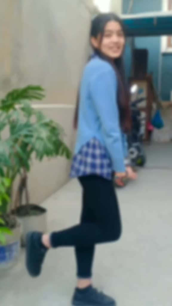 @(°•°)