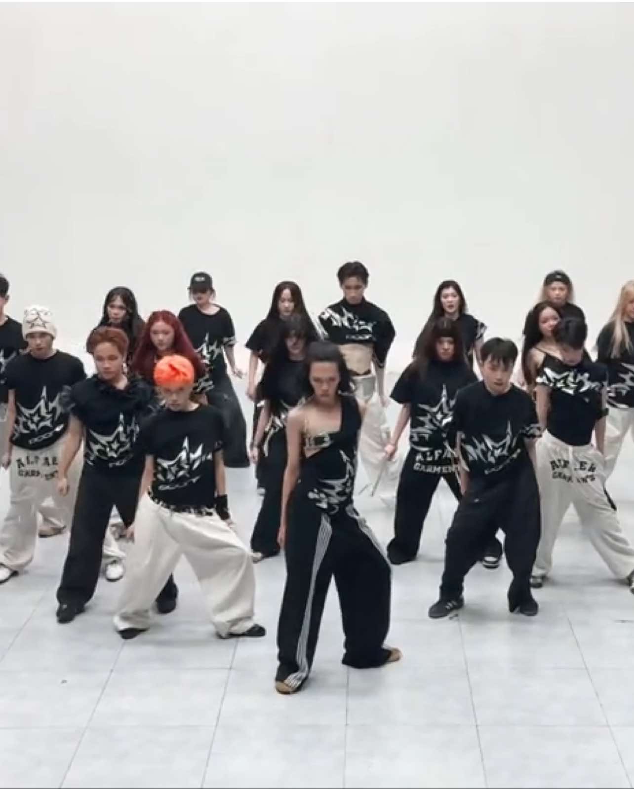 @𝐏𝐎𝐎𝐍𝐆 𝐂𝐫𝐞𝐰 🙏🏻