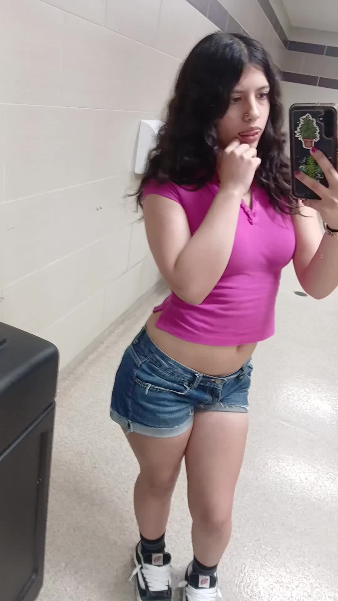 @🦄