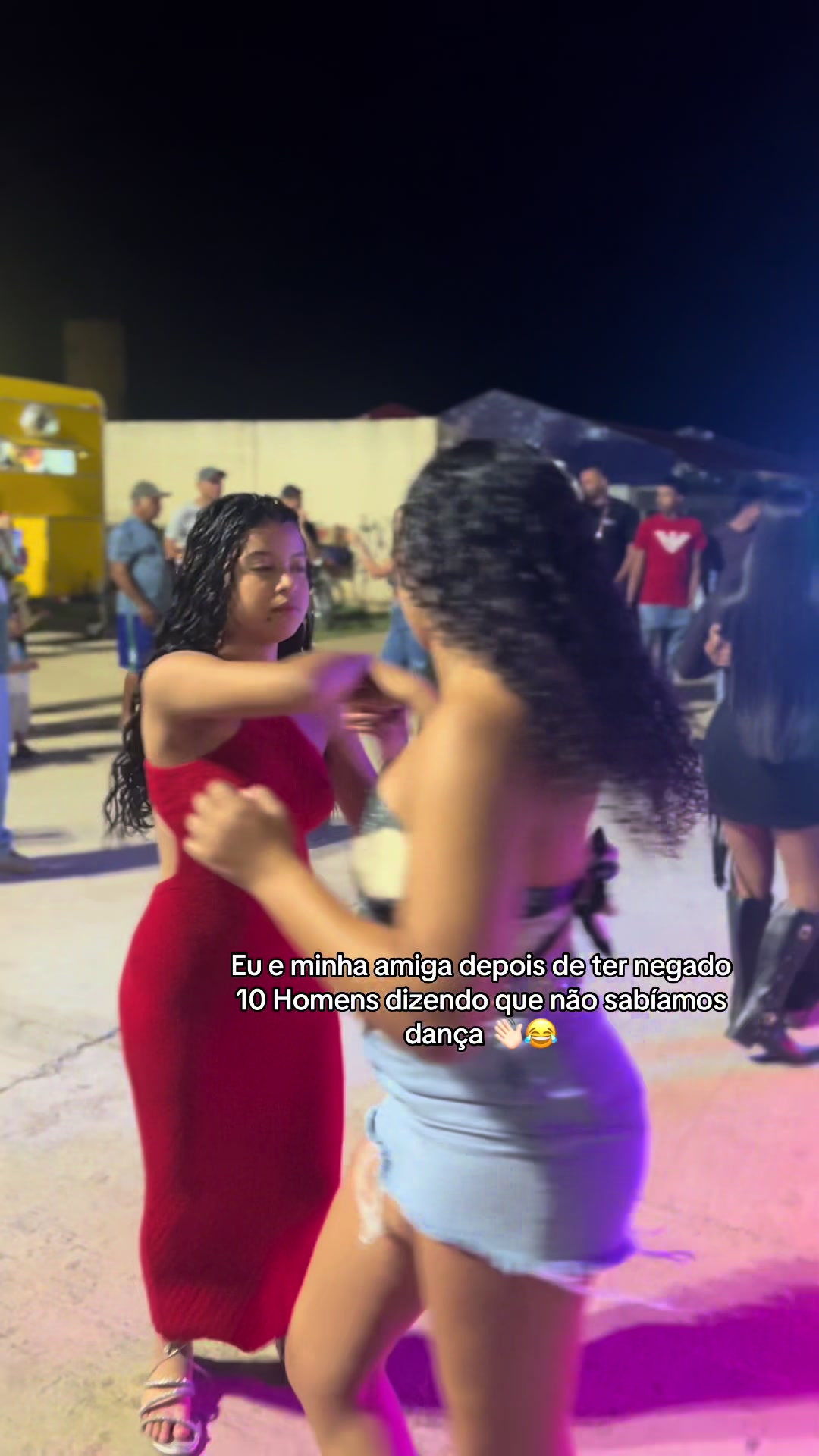 @Geovana 💃😝