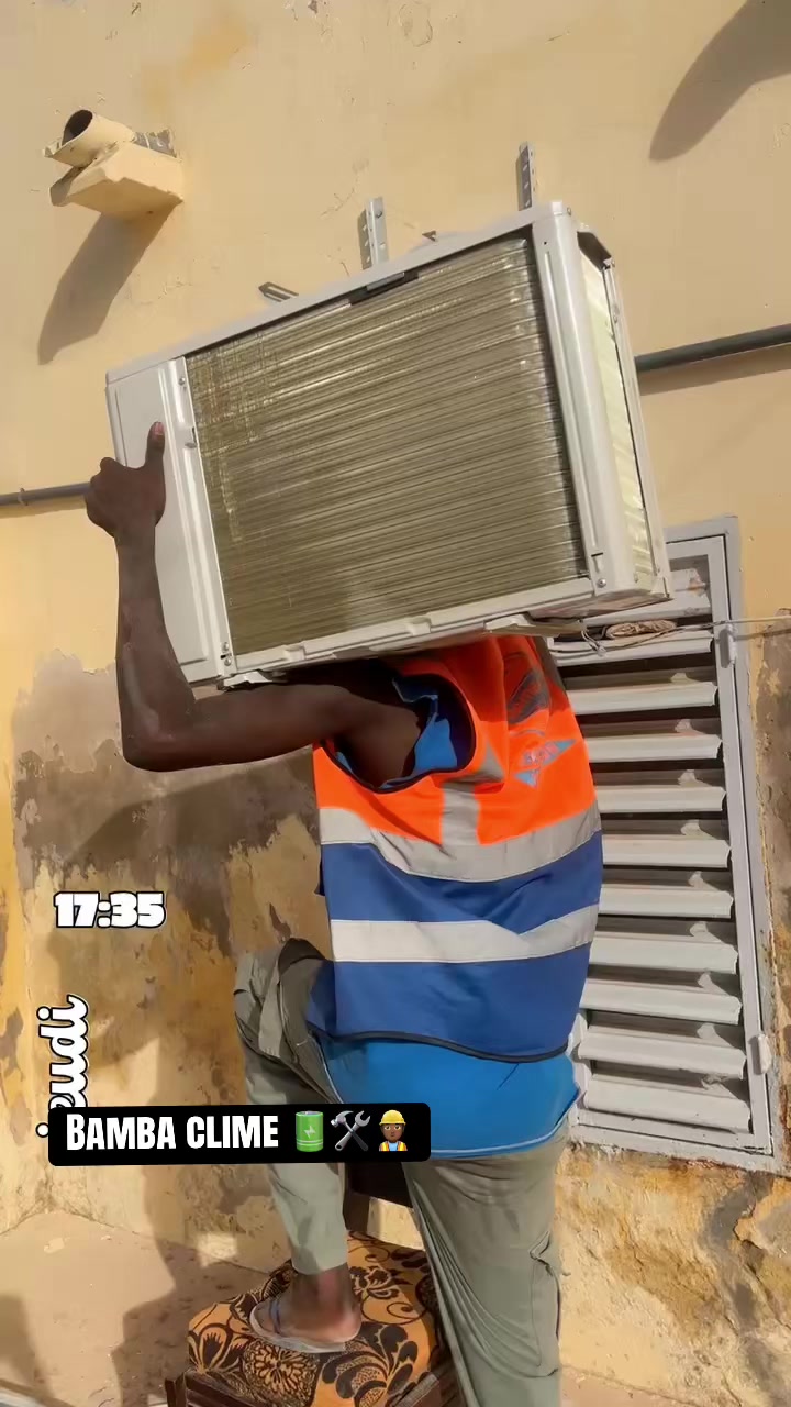 @PAPEGUEYE2442