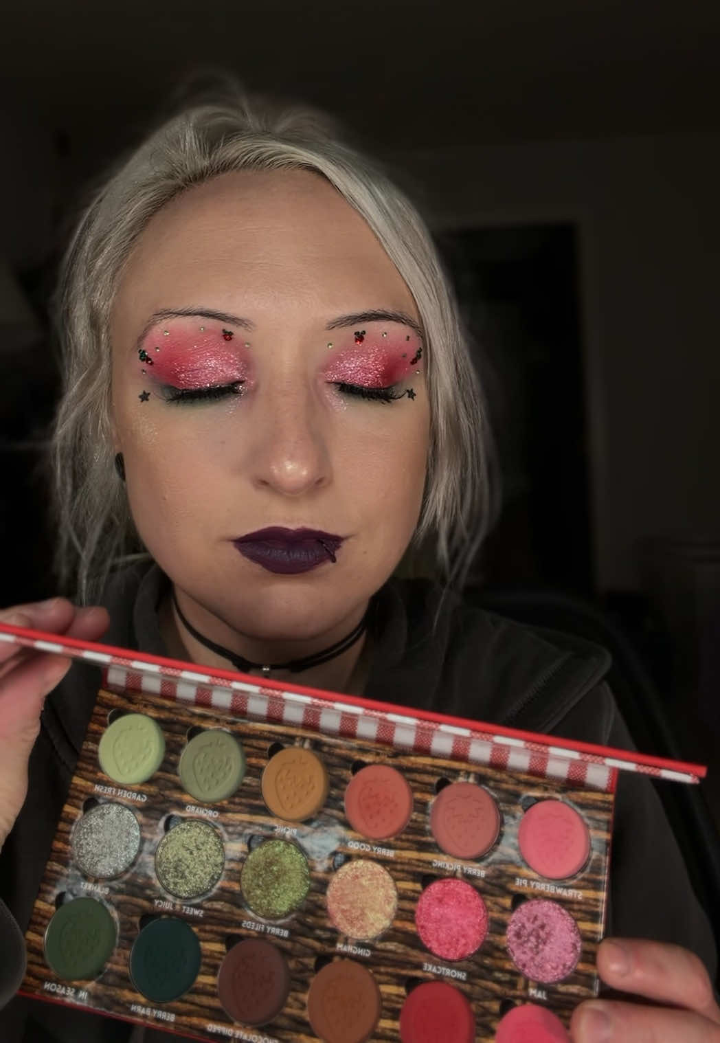 @Mika ✨ plays with makeup ✨