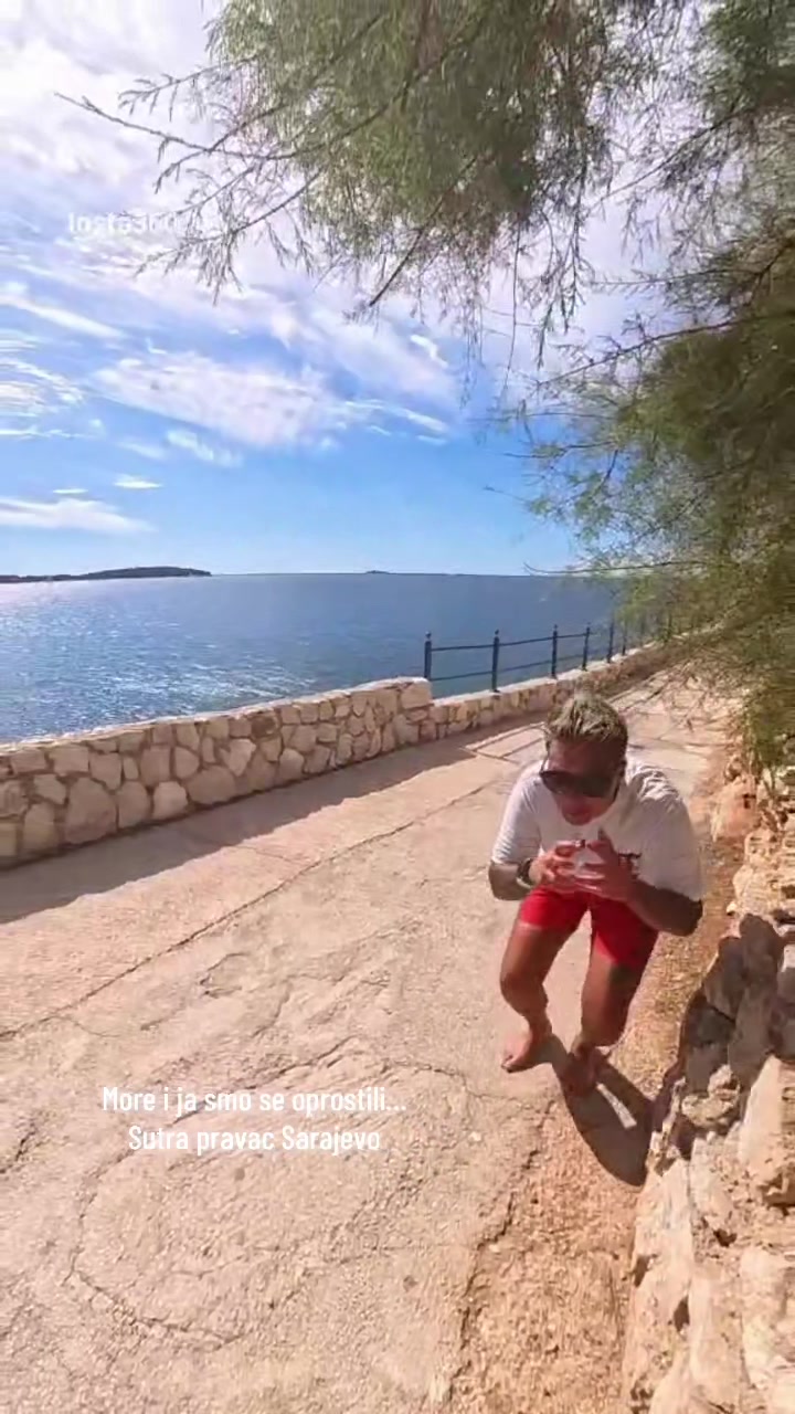 @LIKEAFENIXX