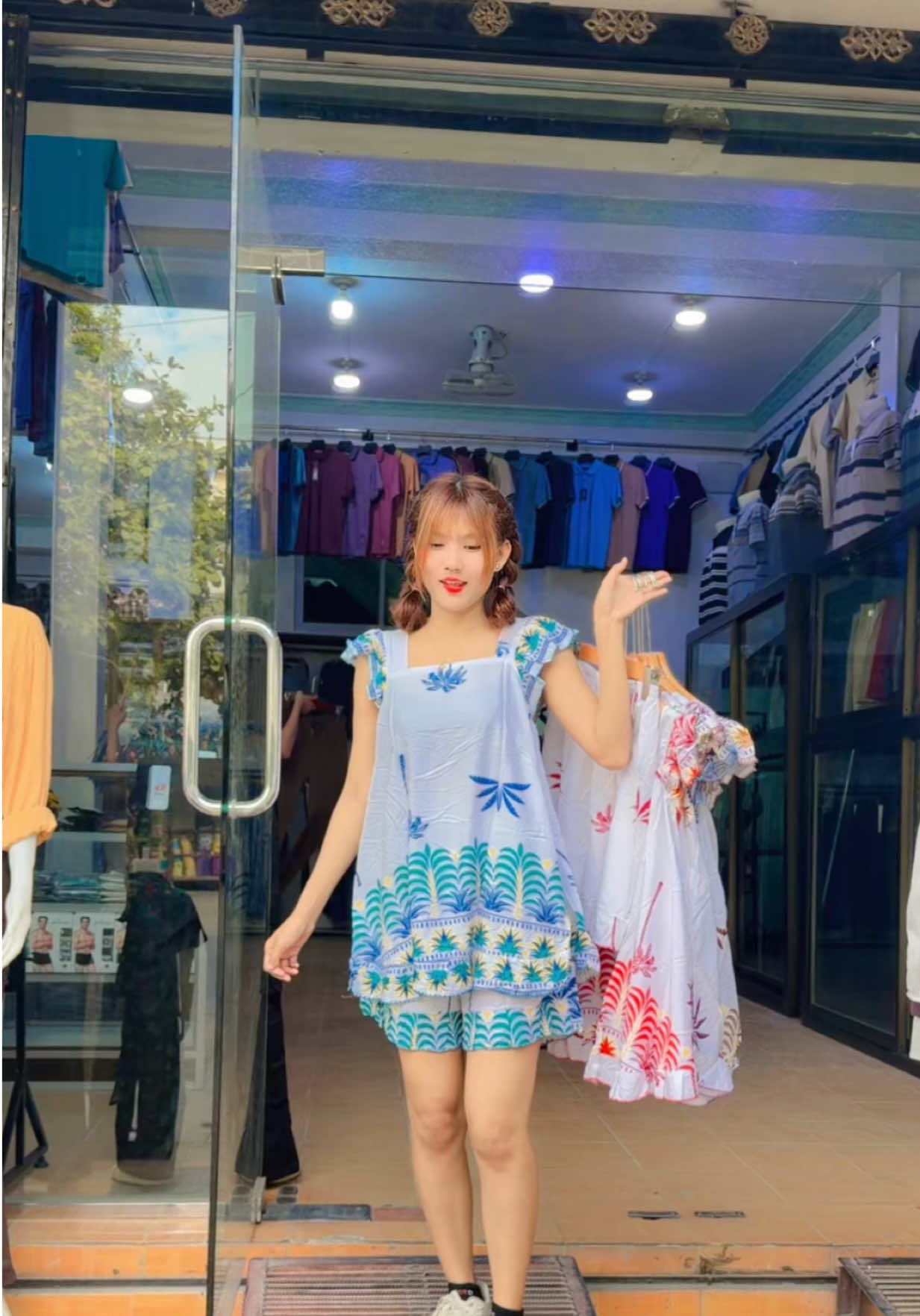 @Taw Win Nan clothing-girl