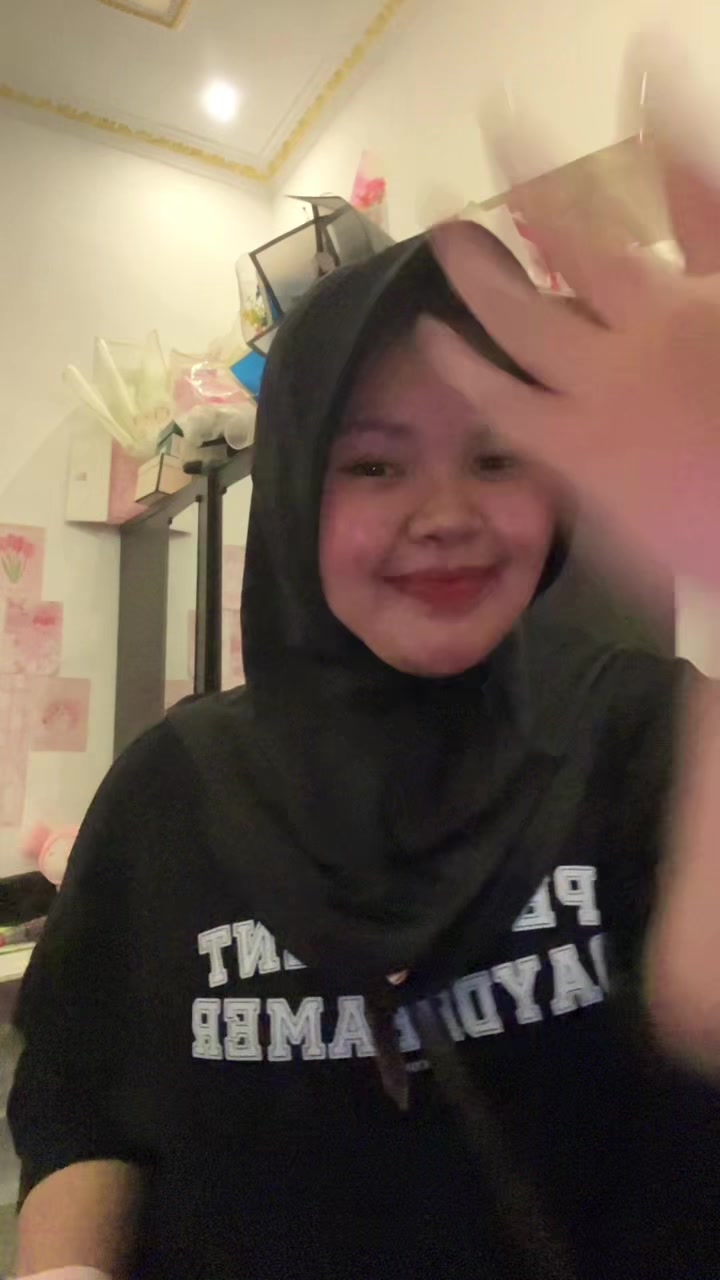 @Nisaa18