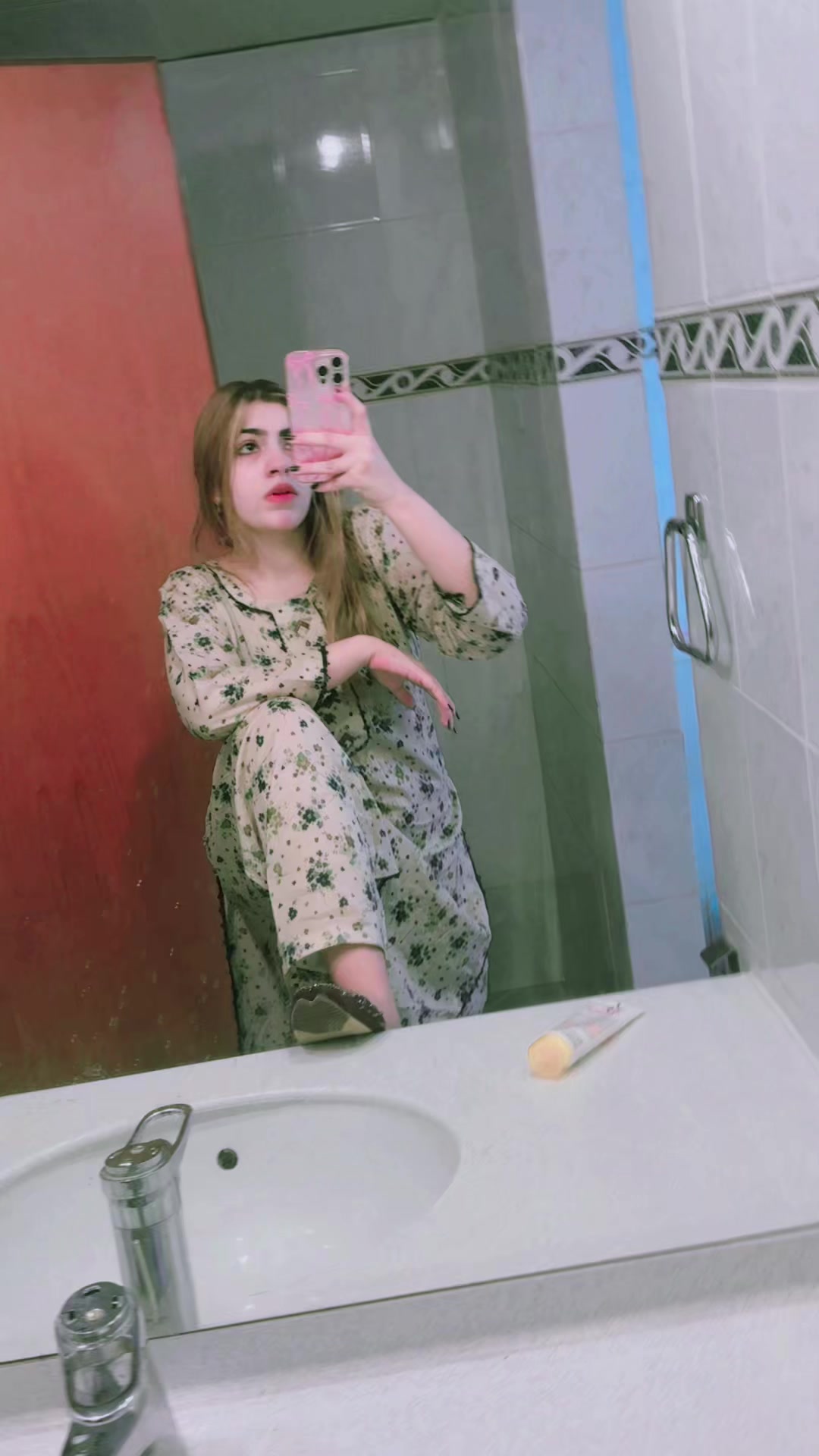 @Aqsa khan