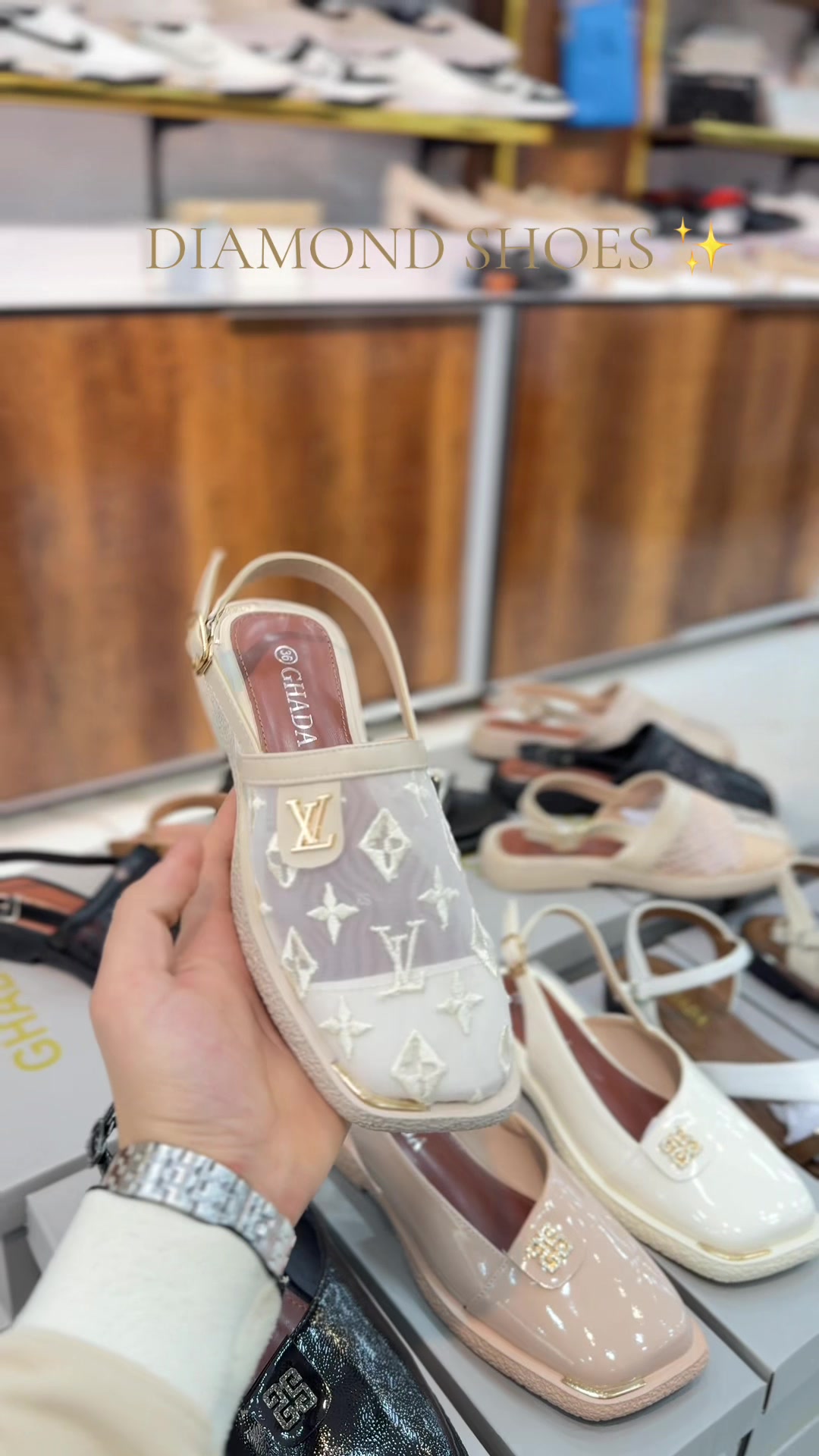@لــــؤيہ | شــركة الاحــذية ✨