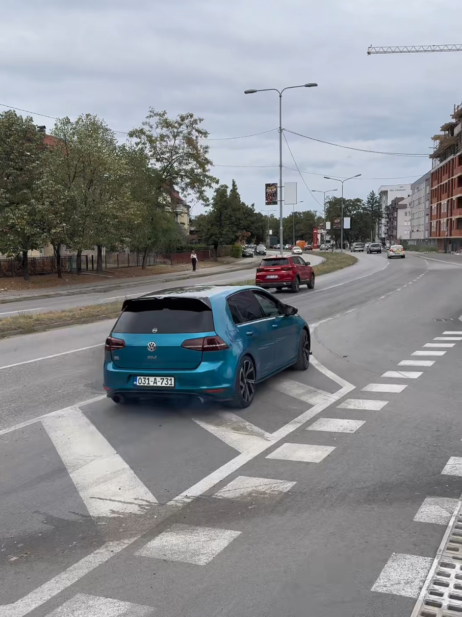 @onaj što vozi golfa