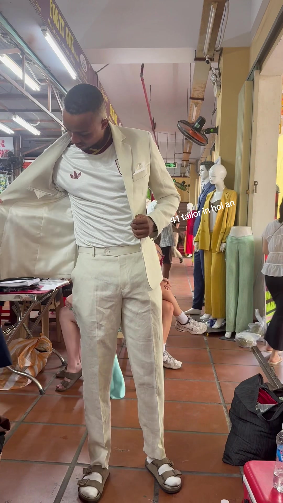 @41 Tailor In HoiAn Market