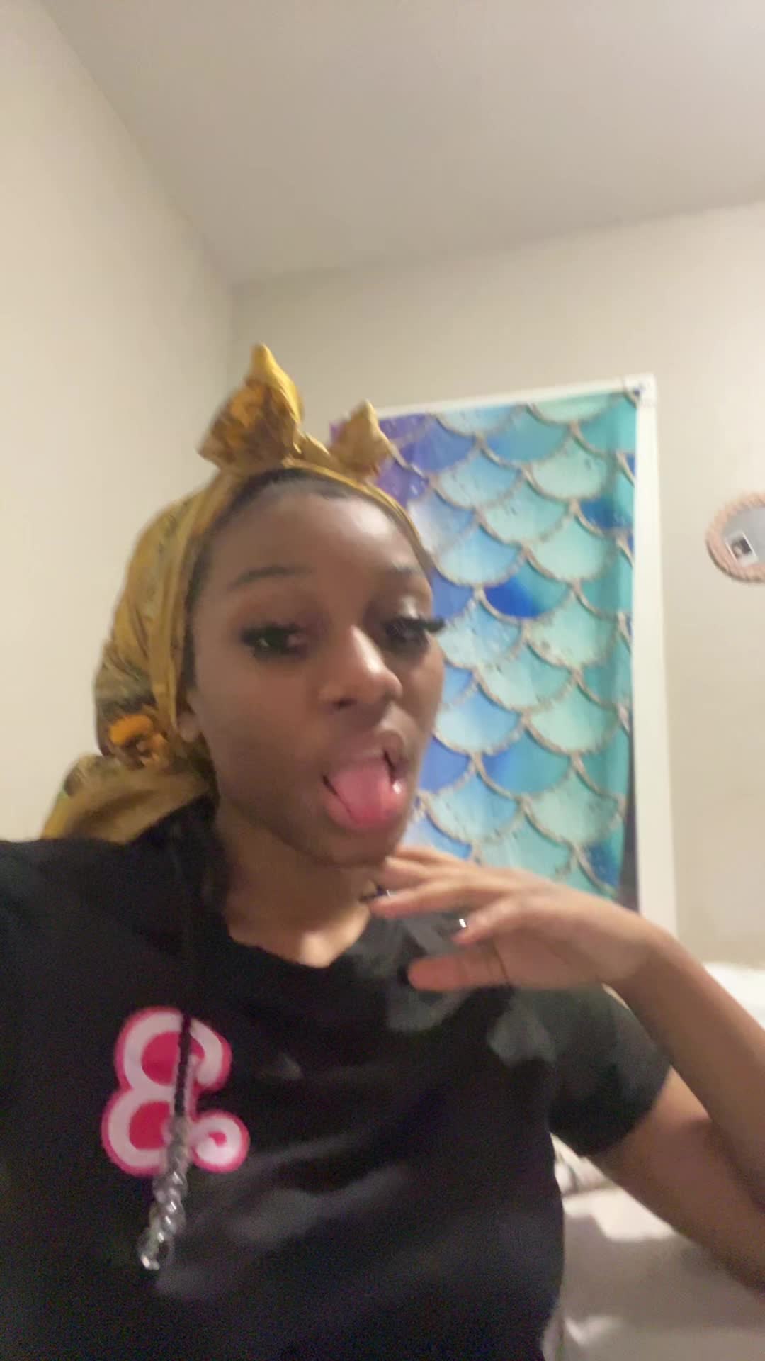 @aprettygirlspublicspam_1