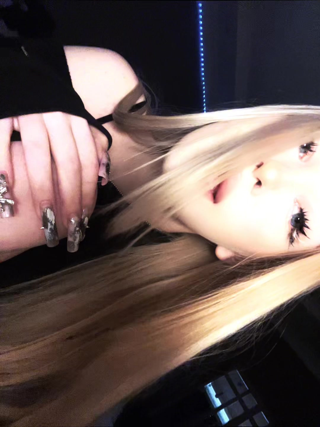 @🖤