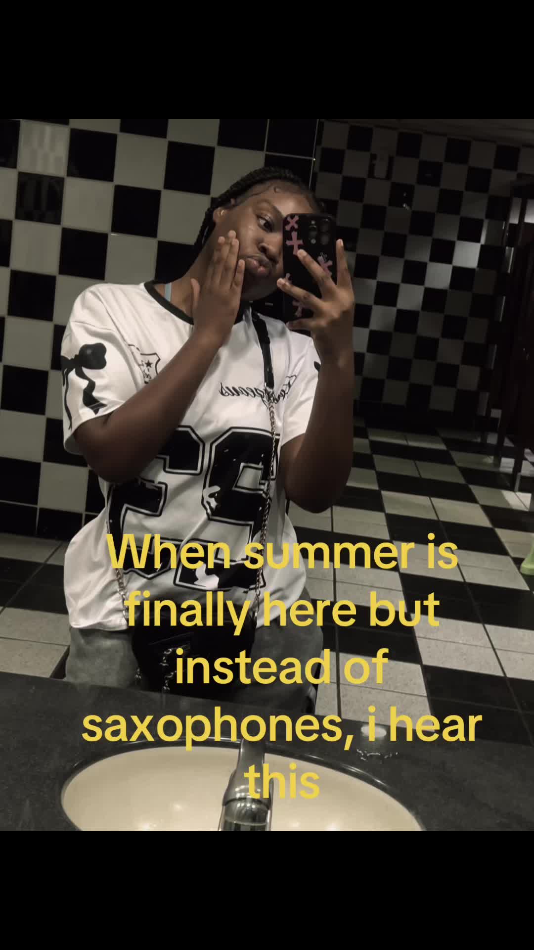 @totallynotmyra_