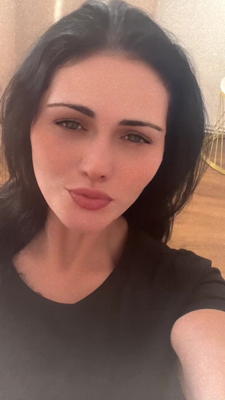 @🧡🤍💜Raffaella 👩❤️👩