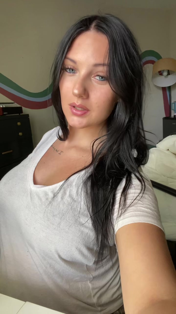 @Angie🖤