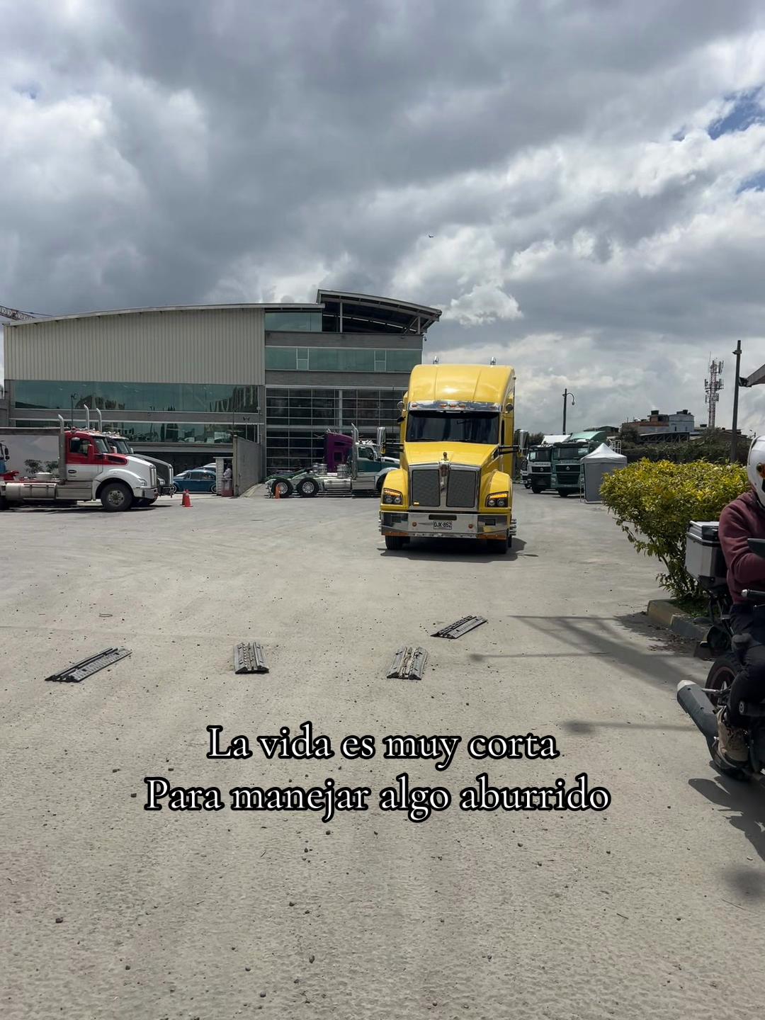 @Arevalostrucksytrailers