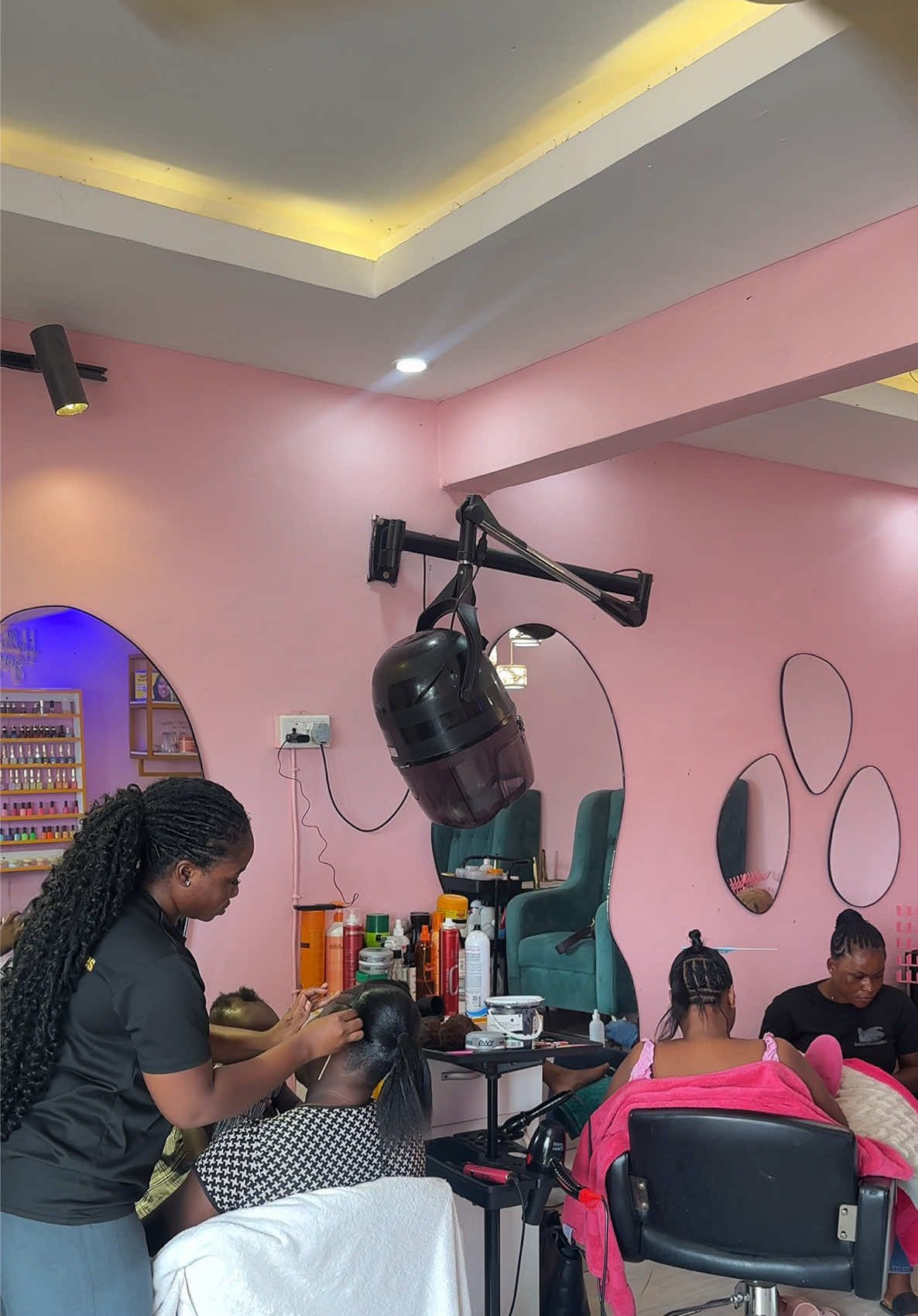@LUXURY SALON SERVICES.