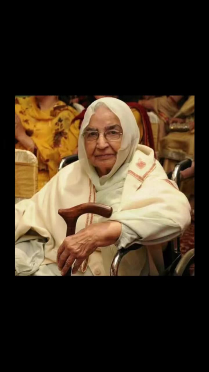 @Ayesha with dadi
