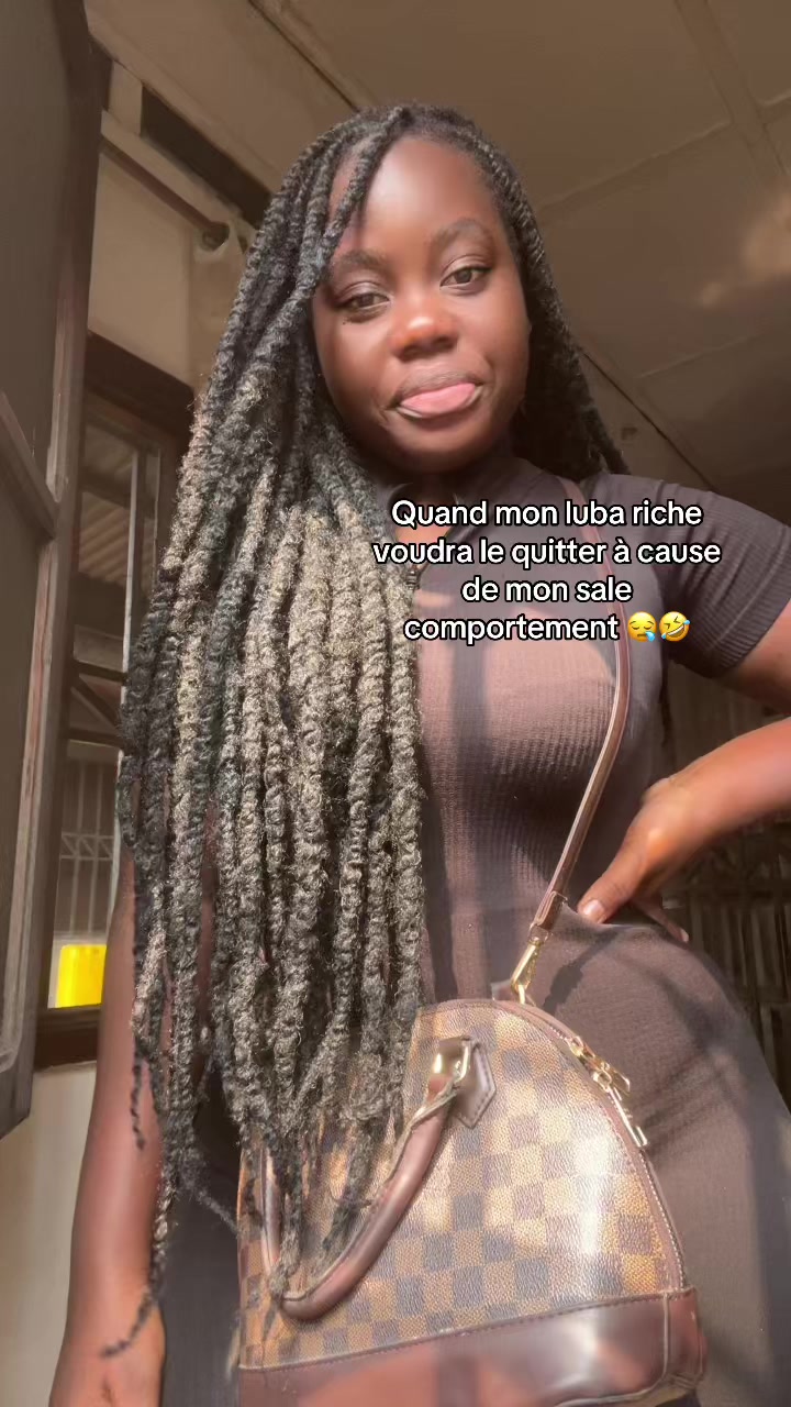 @APOUTSHOU🤍