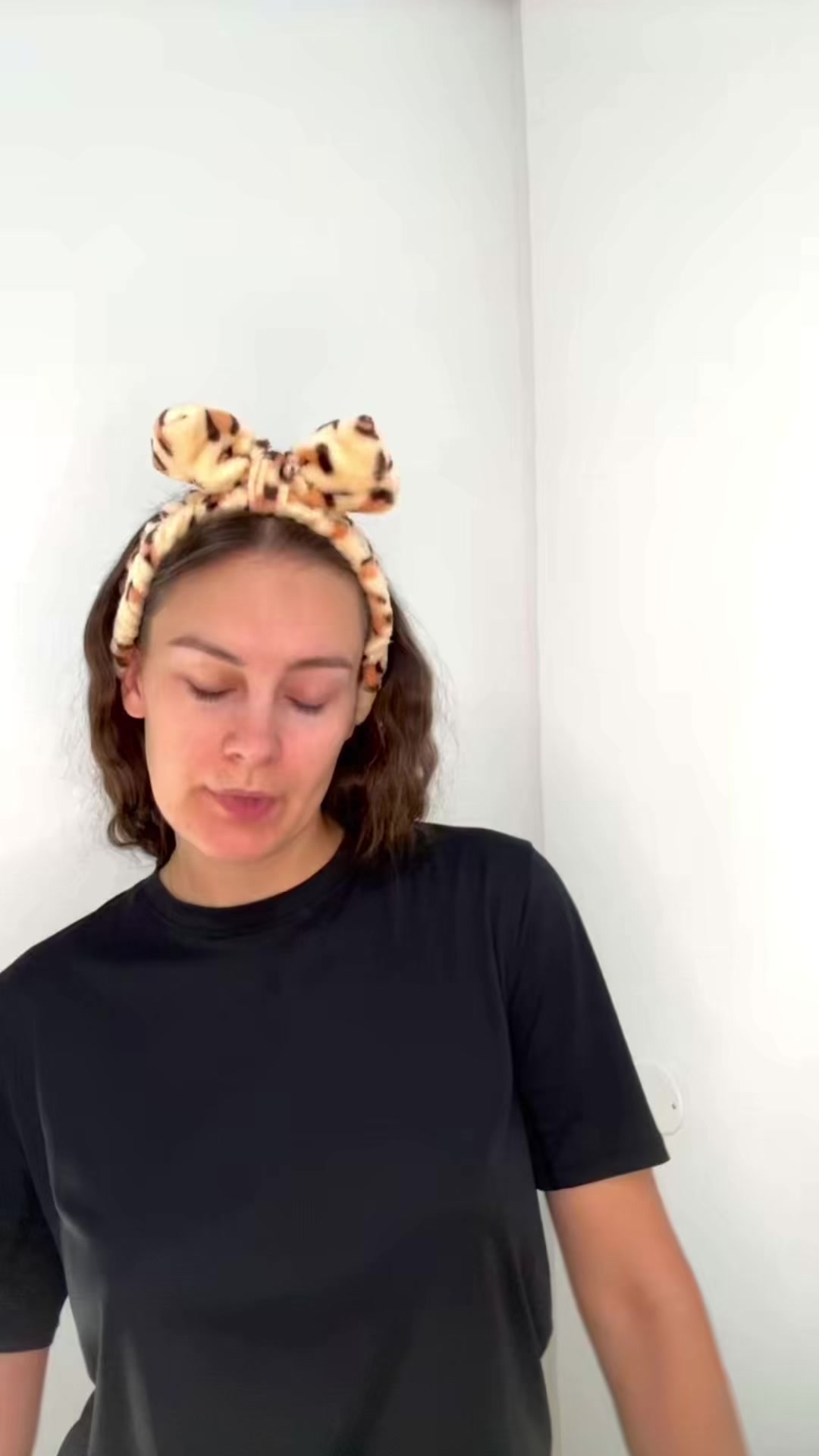 @))))