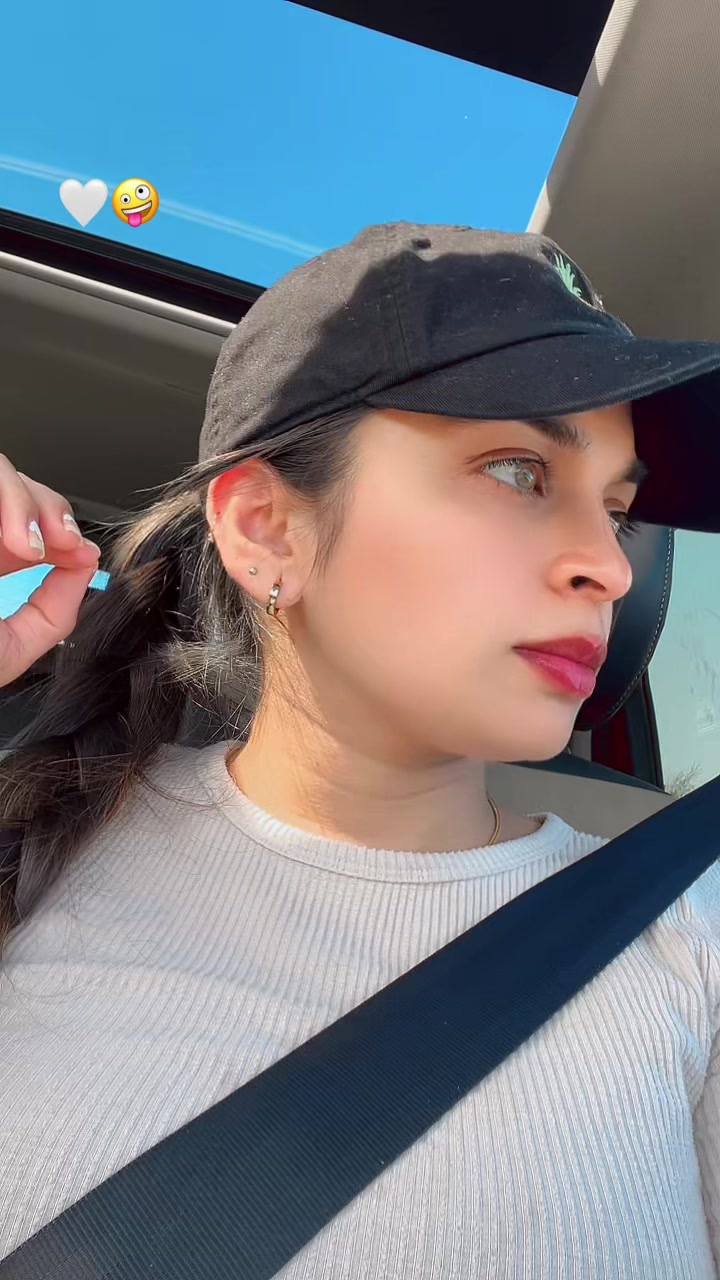 @komal_khaira97