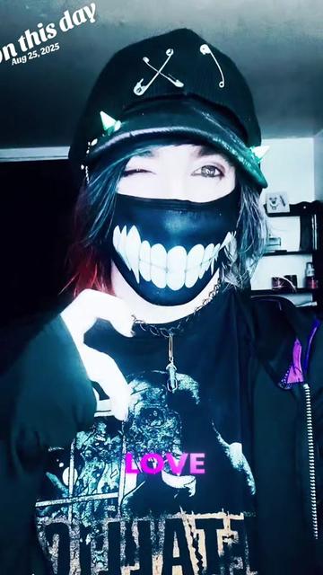 @☆ E҉C҉H҉O҉ ⛧ 🇨🇦