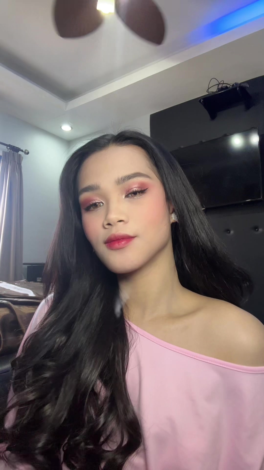 @helloyanila_