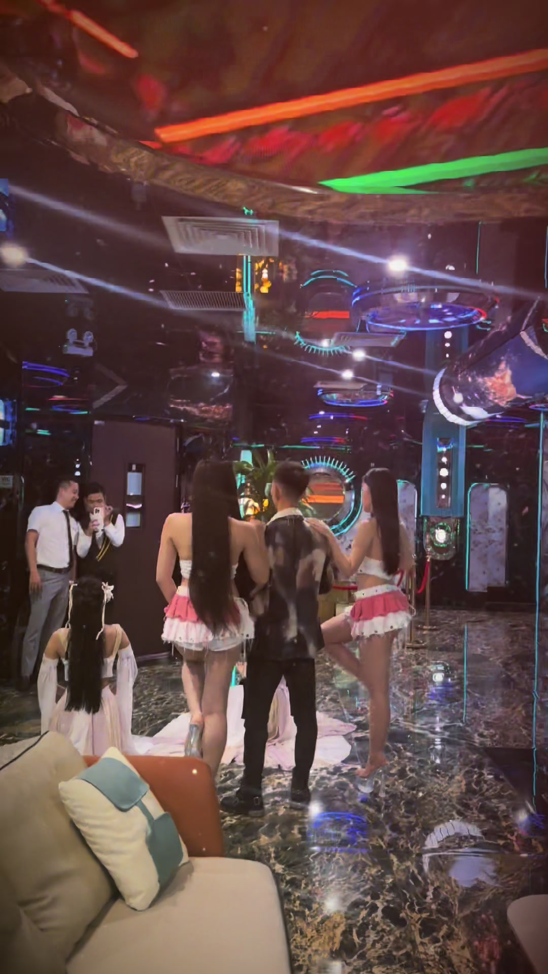 @Karaoke Thượng Hải 229 Tây Sơn