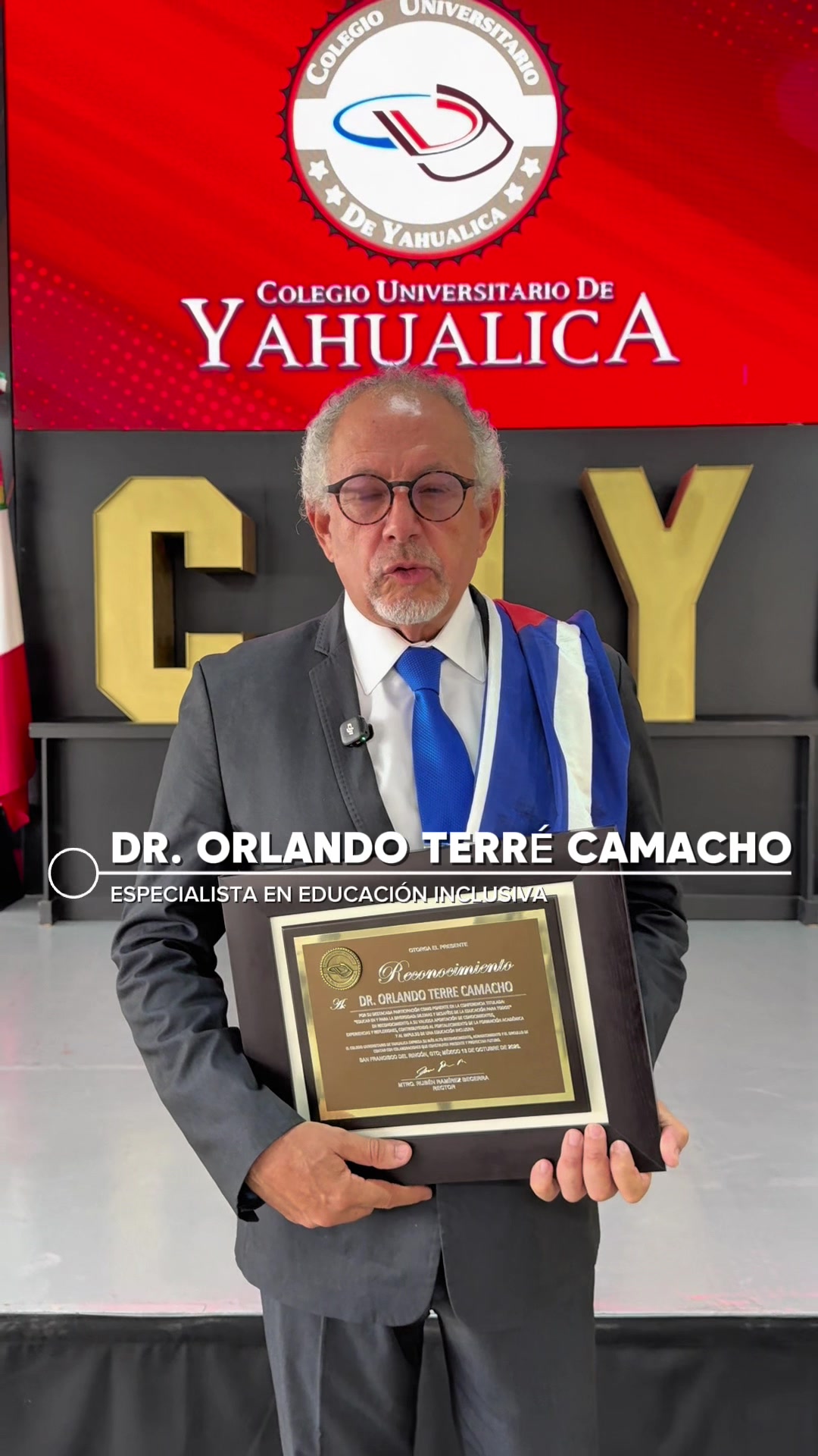 @Universidad De Yahualica