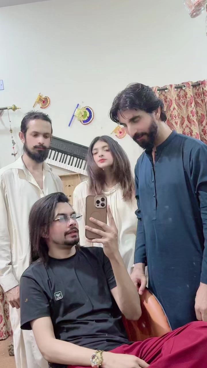 @NABEEL GREEN EYES 👁