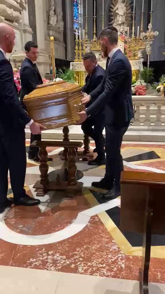 @Luna Zambrano