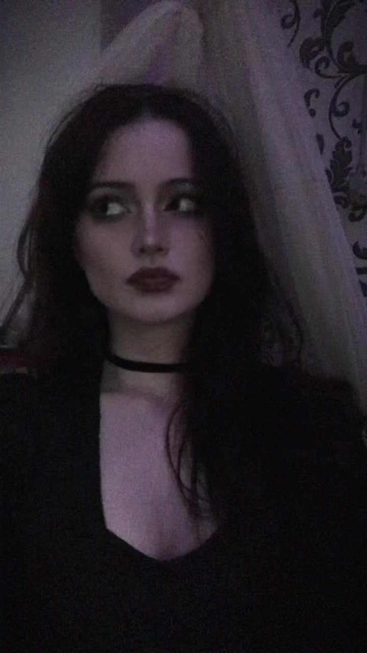 @𝔥𝔢&rsquo;𝔩𝔩𝔤𝔞𖤐