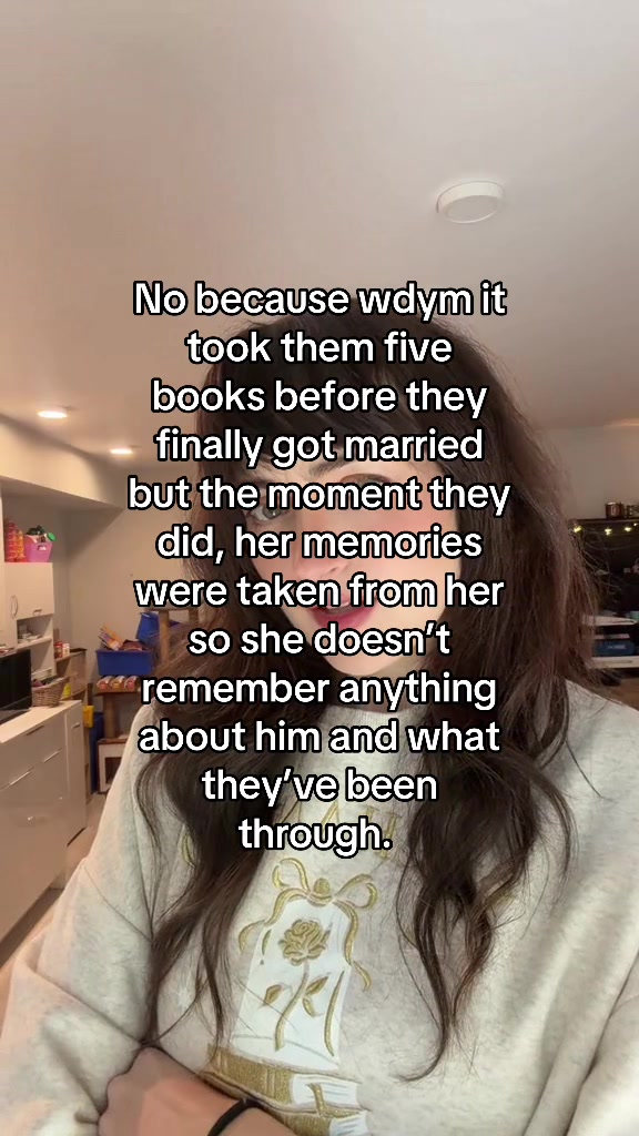 @Helen | Romantasy Books 🌹