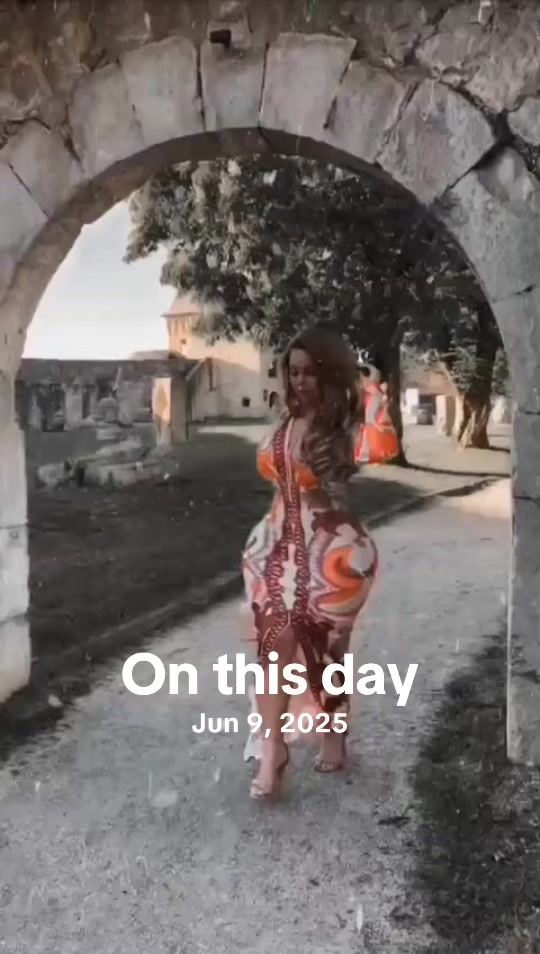 @Moureen🦋🌹