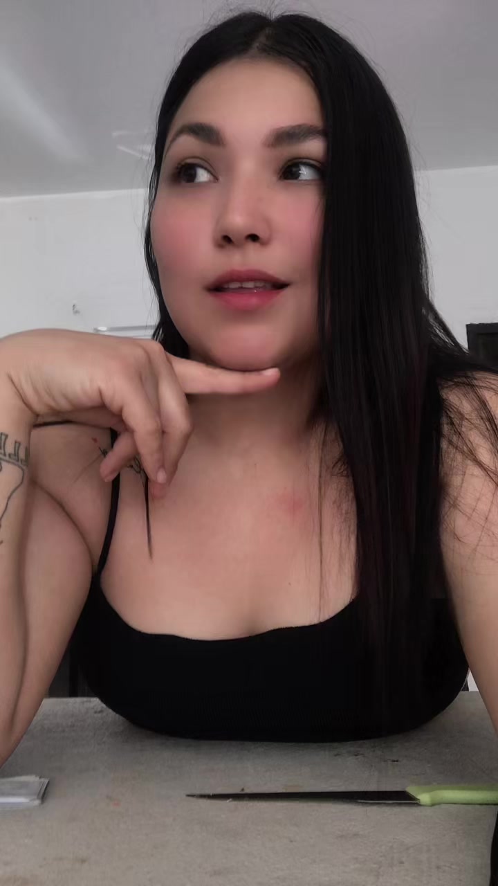 @Abigail Flores648
