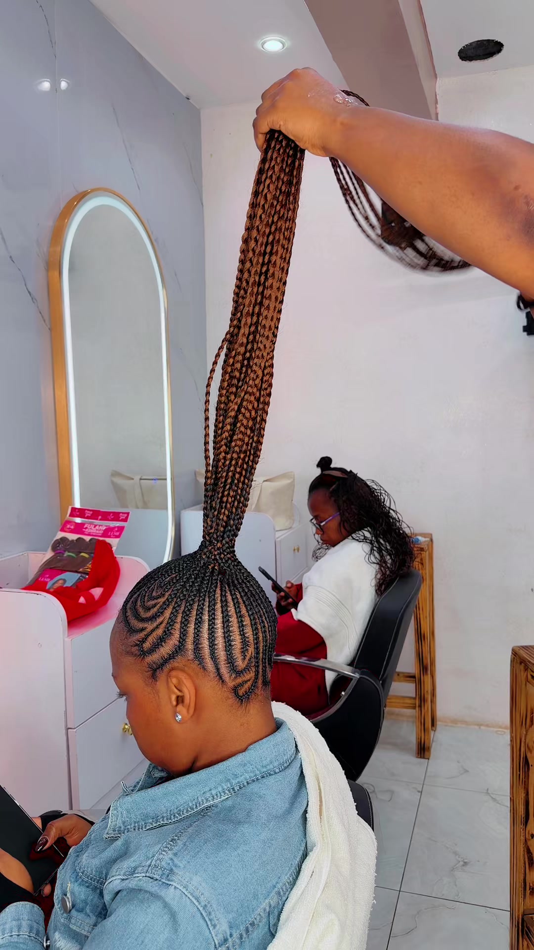 @GEECURLY SALON