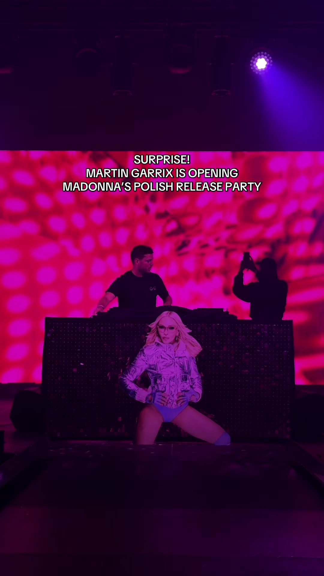 @Warner Music Poland